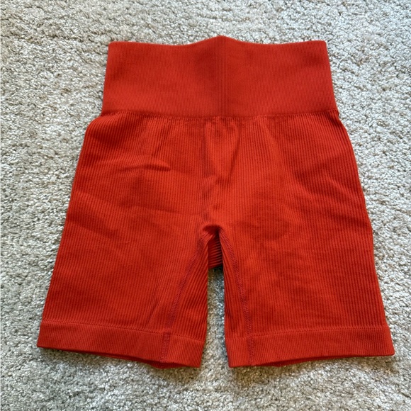 Ribbed Seamless Biker Shorts - Picture 2 of 2
